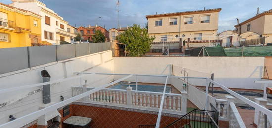 Casa adosada en venta en Calle Lopez Mezquita, 46, Jun