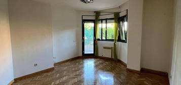 Piso en venta en Sector B