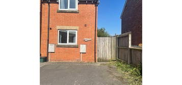 2 bed end terrace house to rent