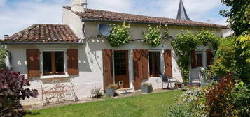 Jolie maison de 3 chambres à la périphérie du village, près de la ville pittoresque de L'Isle Jourdain