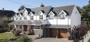 5 bed detached house for sale