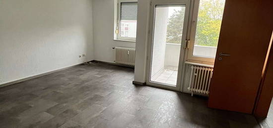 Vollständig renovierte 3-Zimmer-Wohnung mit Balkon und Einbauküche in Bochum Harpen