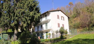 Casa indipendente in vendita in via Montenero, 14