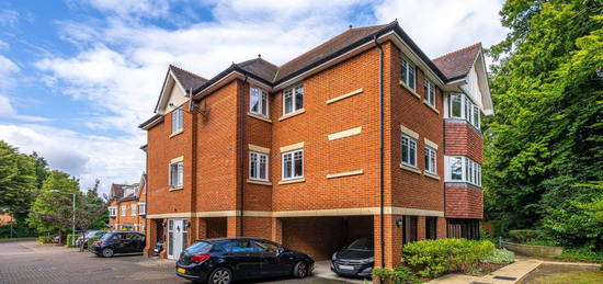 Flat for sale in Priory Fields, Watford WD17