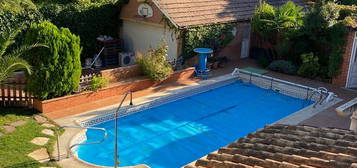 Chalet adosado en venta en calle Tarays, 25