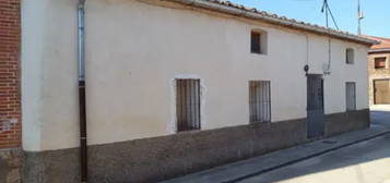 Casa en calle del Ar&#xE9;valo