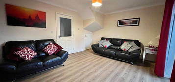 3 bed semi-detached house to rent