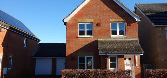 Link-detached house to rent in Thurlow Close, Saxmundham, Suffolk IP17