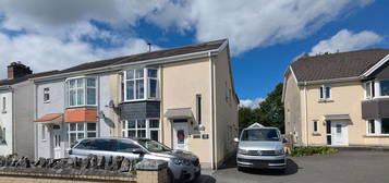 4 bed semi-detached house for sale