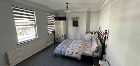 Maisonette to rent in Alston Road, Barnet. EN5