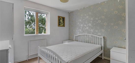 Flat to rent in Oakshott Court, Polygon Road, London NW1