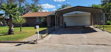 106 Edwards St, Del Rio, TX 78840