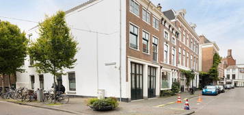 Korte Lombardstraat 1