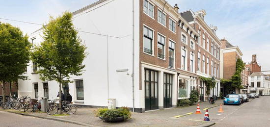 Korte Lombardstraat 1