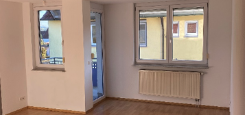 Schöne 2,5-Zimmer-Wohnung mit Balkon und Einbauküche in Oppenweiler