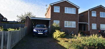 3 bedroom link detached house for sale