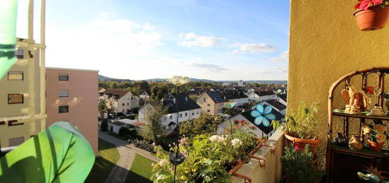 Renovierungsbedürftige leerstehende 2-Zi.-Wohnung mit Balkon und Garage in guter Wohnlage im 5.OG