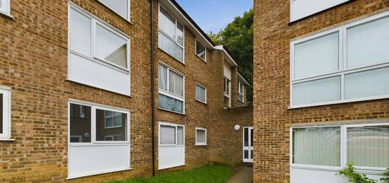 Flat to rent in Tattershall Drive, Hemel Hempstead, Hertfordshire HP2