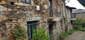 Casa adosada en Valverde de los Arroyos