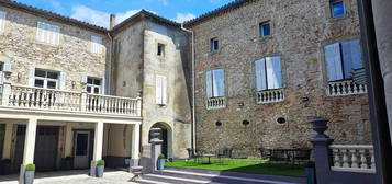 MAISON DE VILLE BOURGEOISE AVEC 2 HABITATIONS AVEC TERRASSES GARAGE ET COUR INTÉRIEURE