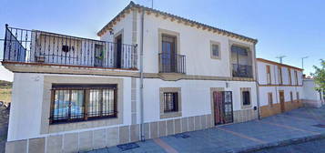 Casa adosada en calle Párroco Peguero en Villa del Rey