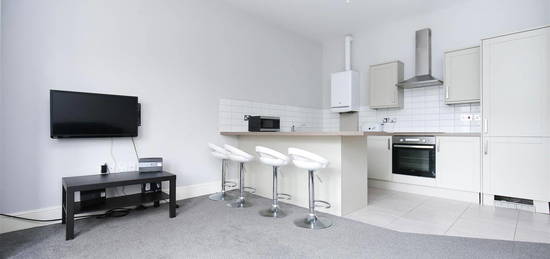 Flat to rent in Portland Terrace, Sandyford, Newcastle Upon Tyne NE2