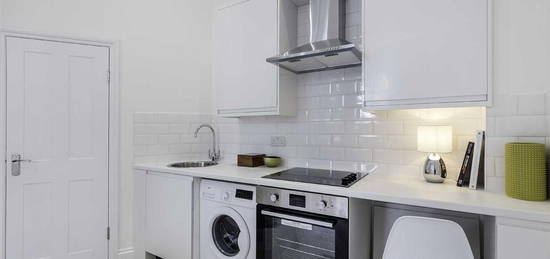 Flat to rent in Grittleton Road, London W9