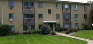 705 Strom Dr Apt 3D, West Dundee, IL 60118