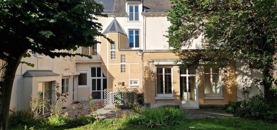 Maison  à vendre, 10 pièces, 6 chambres, 270 m²