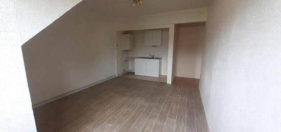 APPARTEMENT T2 Gournay en Bray avec cave et place de parking