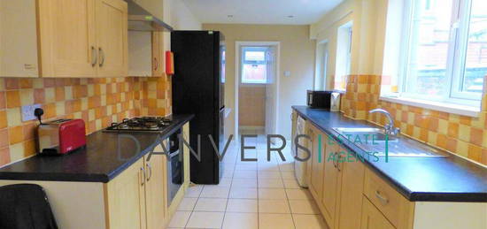 5 bedroom terraced house