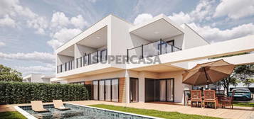 Casa / Villa T4 em Estômbar e Parchal de 250,00 m²