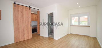 Apartamento T2 completamente remodelado com acabamentos de qualidade