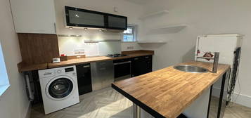 Flat to rent in Ground Floor Flat, 128 Bedford Hill, London SW12