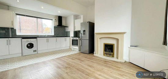 2 bedroom semi-detached house