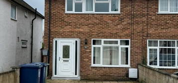 5 bedroom semi-detached house to rent