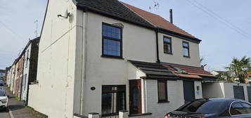 3 bedroom semi-detached house