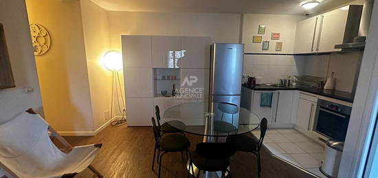 Versailles 'Saint-Louis' - Bel appartement meublé en duplex de 3 pièces de 75 m2 au dernier étage !