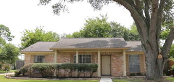 10603 Huntington Wood Dr, Houston, TX 77099