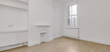 Flat to rent in Barnard Mews, Battersea SW11