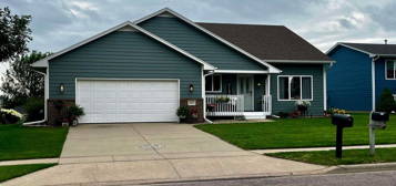1904 Country Club Dr, Elk Point, SD 57025