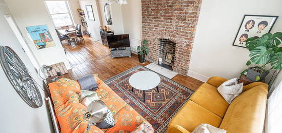 Flat for sale in Haverstock Hill, Belsize Park, London NW3