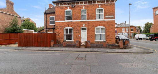 3 bedroom semi-detached house