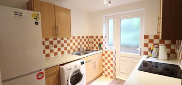 Flat to rent in Carrington Road, High Wycombe HP12