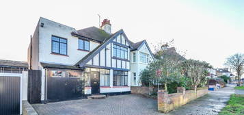 5 bedroom detached house