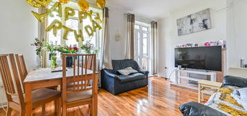 Flat for sale in Weir Road, Balham, London SW12