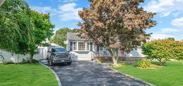 2274 5th Ave, Ronkonkoma, NY 11779