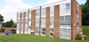 Flat to rent in Claybury, Bushey WD23