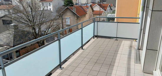 Très bel appartement avec grand garage et belles terrasses - 3 pièces - cuisine ouverte – 77 m2