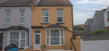 2 bed property for sale